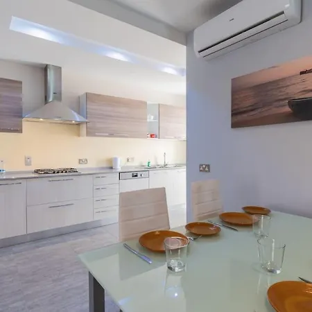 Malta's Gateway-hosted By Sweetstay Apartment
